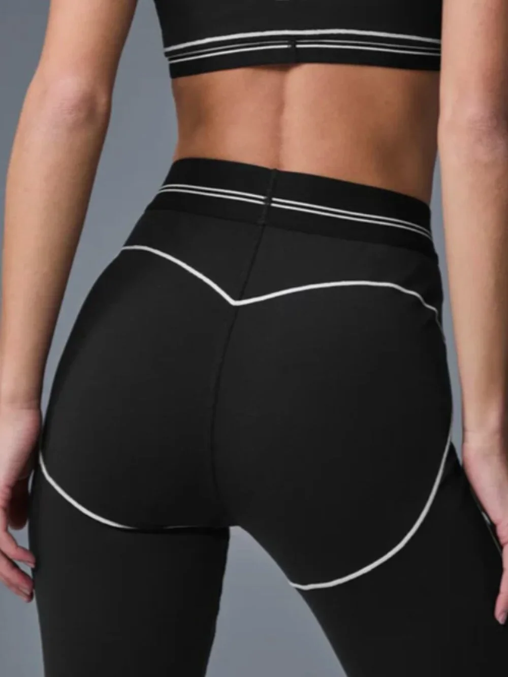 Alo Yoga Airbrush High-Waist Heart Throb FULL LENGTH Legging Black/White Size M - Picture 4 of 5
